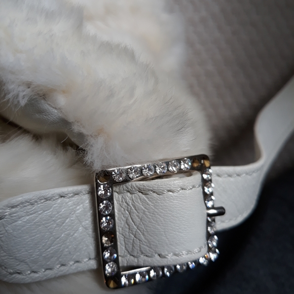 Price drop! Must go. Gorgeous paola by Pdl white fur handbag very good condition - Picture 9 of 14